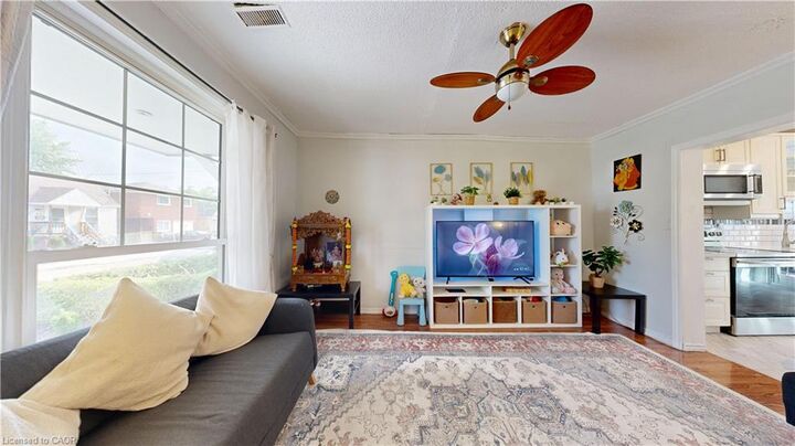 Property Photo:  6 Albany Avenue  ON L8H 2H2 