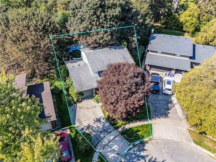 Property Photo:  20 Crestwood Drive  ON N1S 3N9 