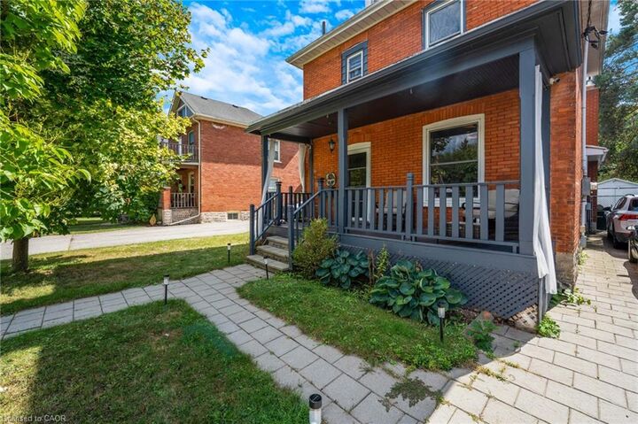 Property Photo:  540 Vine Street  ON N3H 2Y8 
