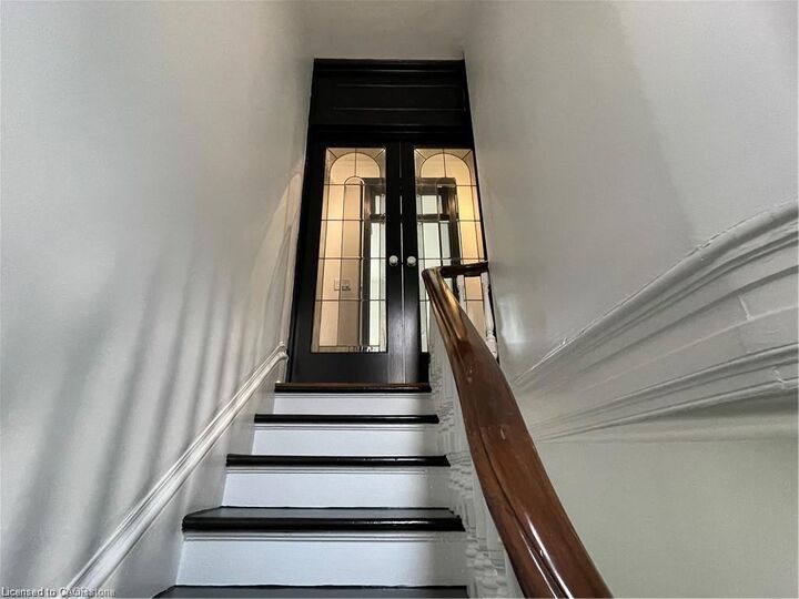 Photo de la propriété:  203 Macnab Street S 8  ON L8P 3C8 