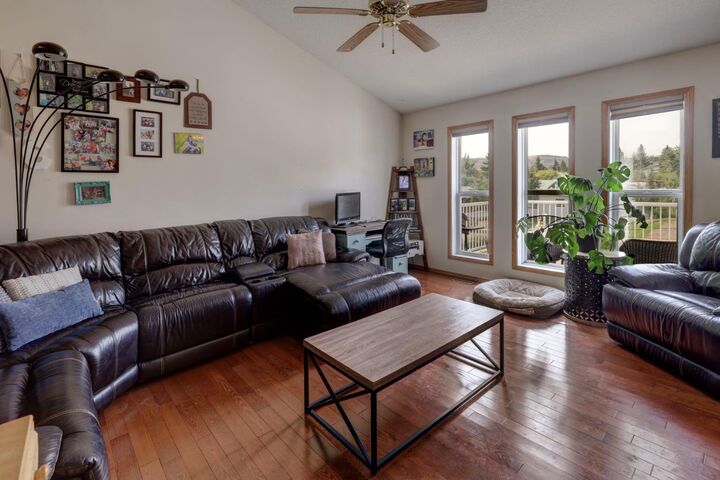 Property Photo:  210 14 Street NW  AB T0J 0Y1 