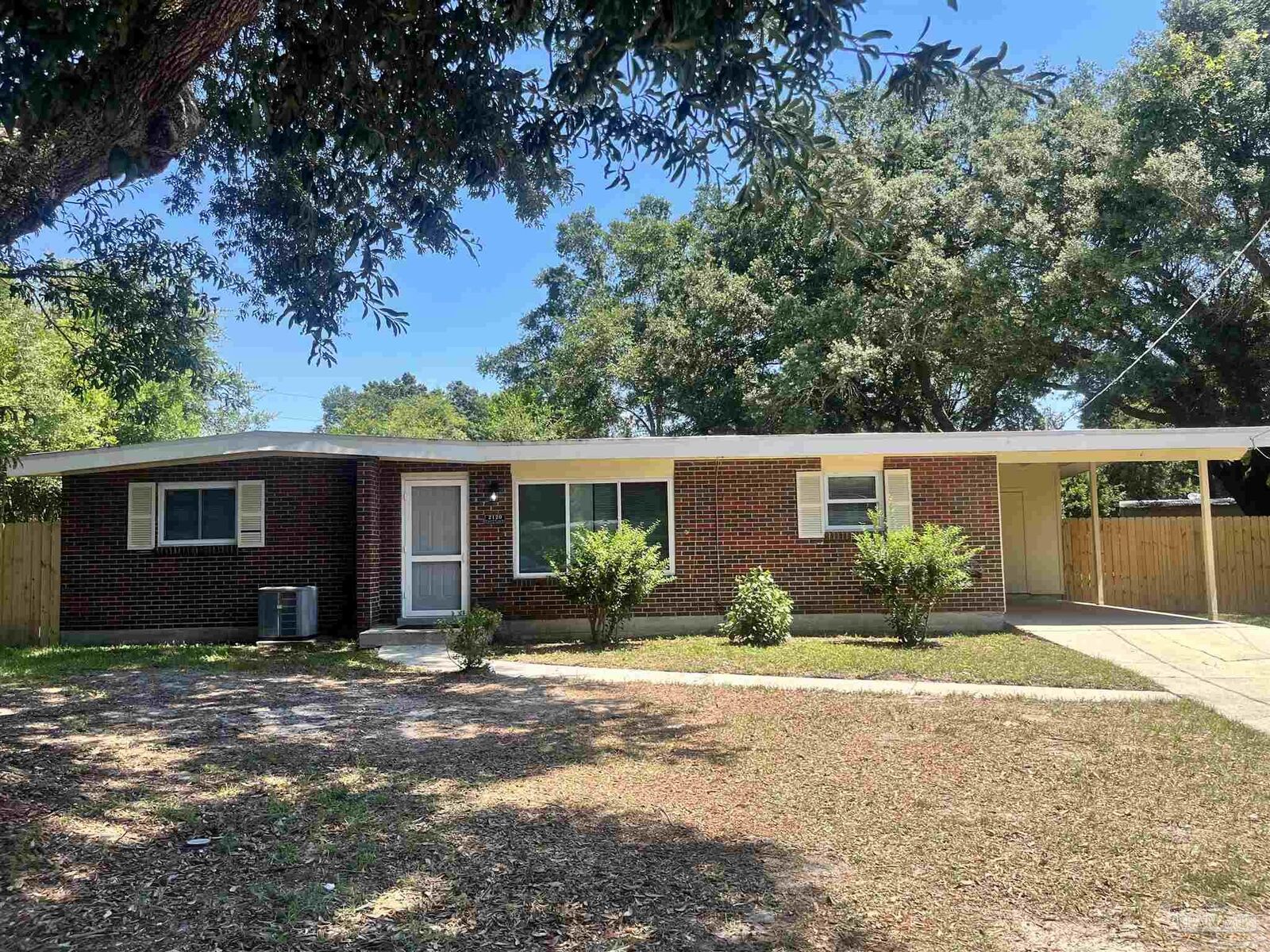 Property Photo: 2120 Curry Cir FL 32504