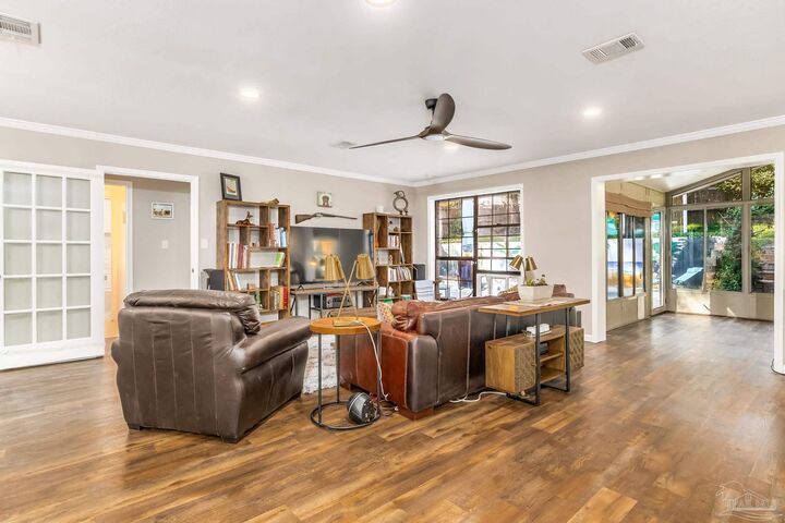 Property Photo:  1630 Spalding Cir  FL 32514 