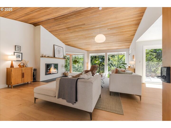 Property Photo:  25 Becket St  OR 97035 