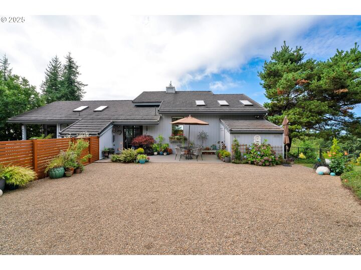 Property Photo: 88616 Ocean View Ln OR 97439