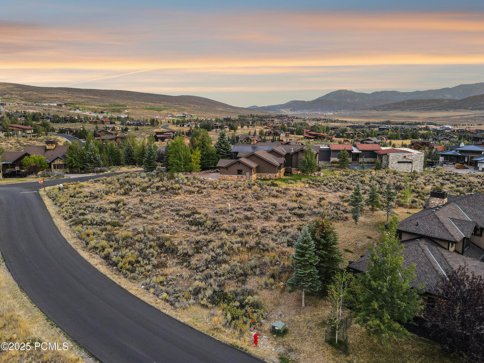 Property Photo:  2321 E Westview Trail  UT 84098 