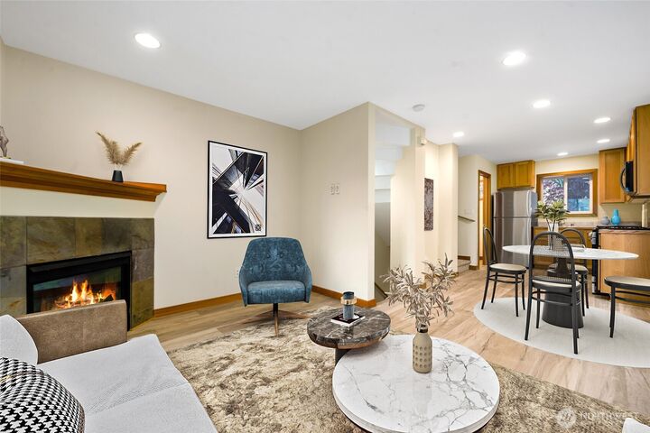 Property Photo:  4533  40th Avenue SW C  WA 98116 
