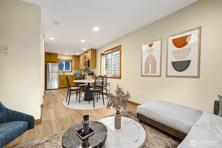 Property Photo: 4533 40th Avenue SW C WA 98116
