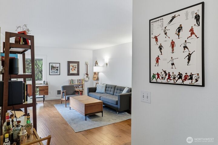 Property Photo:  900  Summit Avenue E 303  WA 98102 