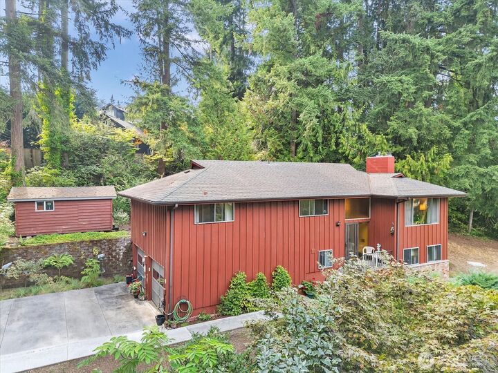 Property Photo:  7515  Locust Ext  E  WA 98391 