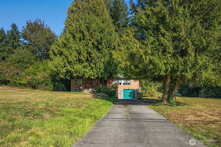 Property Photo:  19044  35th Avenue NE  WA 98155 