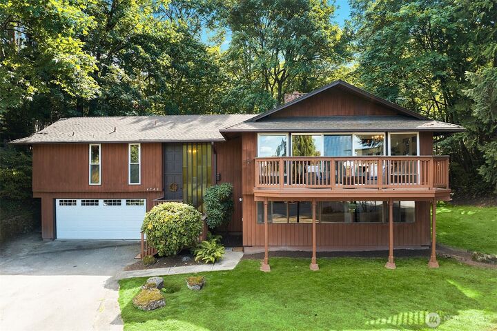 Property Photo: 4740 Lakehurst Lane SE WA 98006