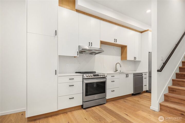 Property Photo:  631  13th Avenue E  WA 98102 