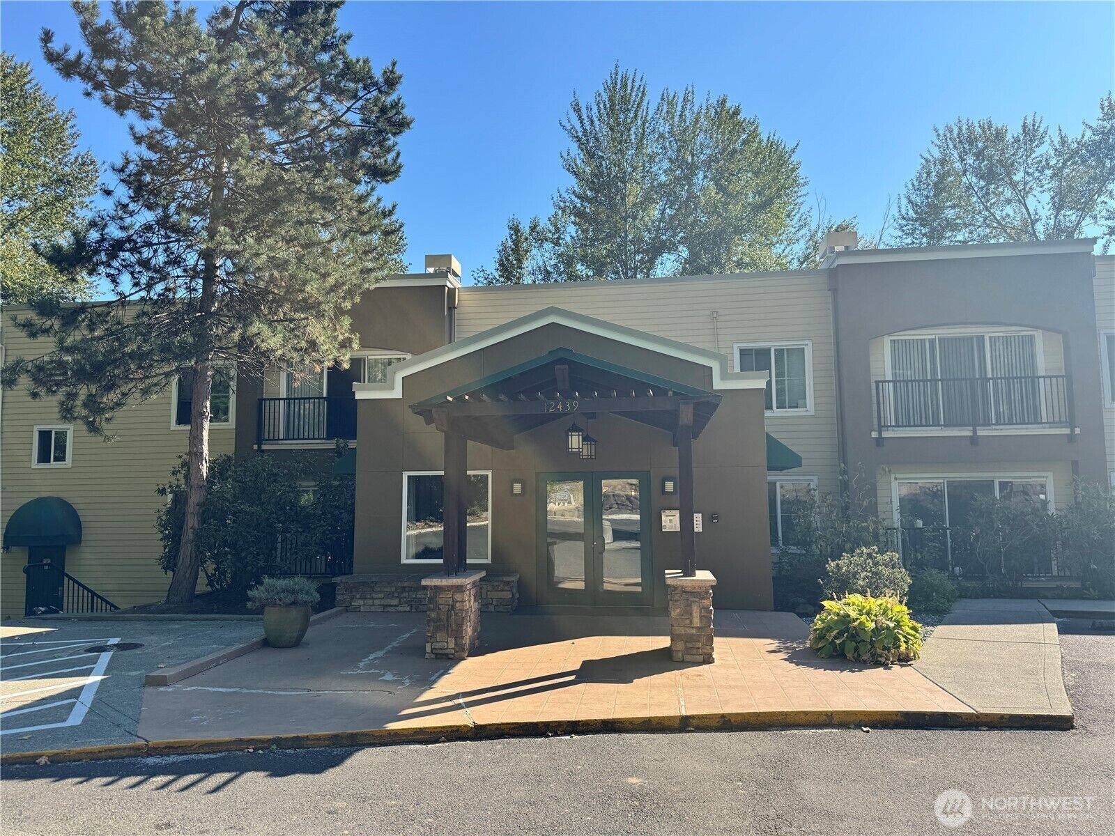 Property Photo:  12439 NE Totem Lake Way 202  WA 98034 