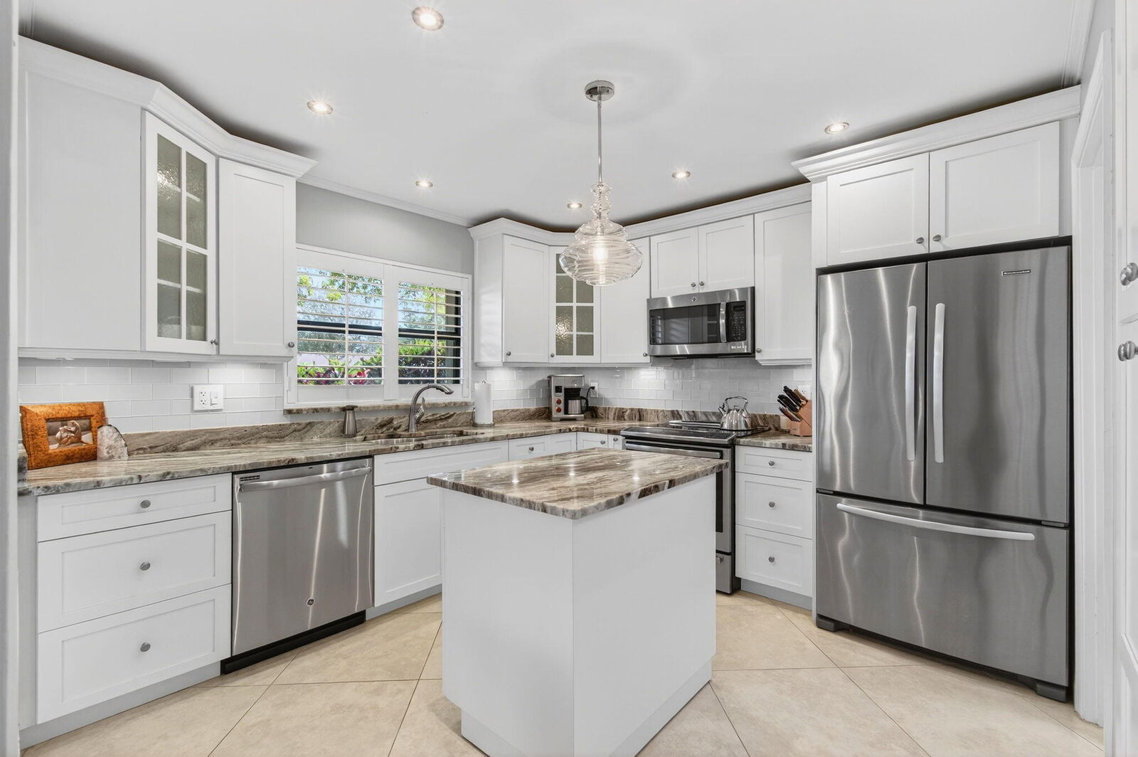 Property Photo:  4555 Apple Tree Circle A  FL 33436 