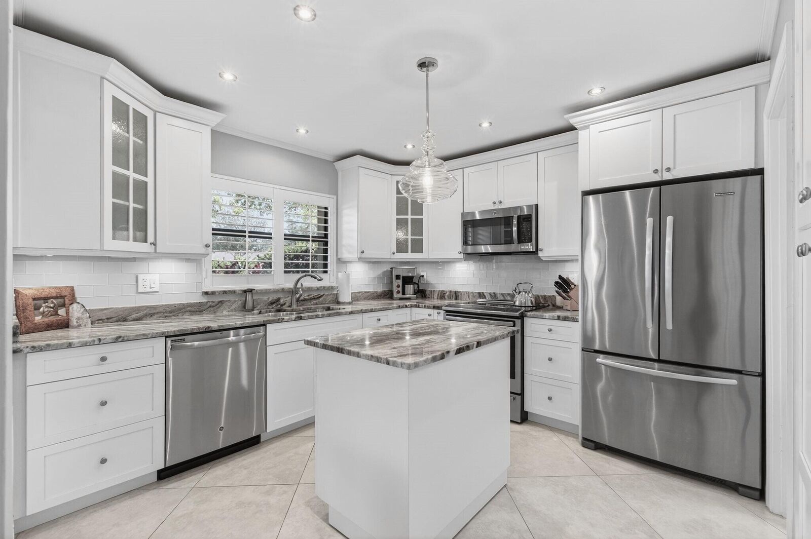 Property Photo:  4555 Apple Tree Circle A  FL 33436 