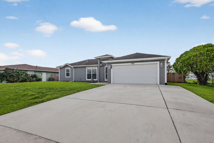 Property Photo:  626 SW Lucero Drive  FL 34983 