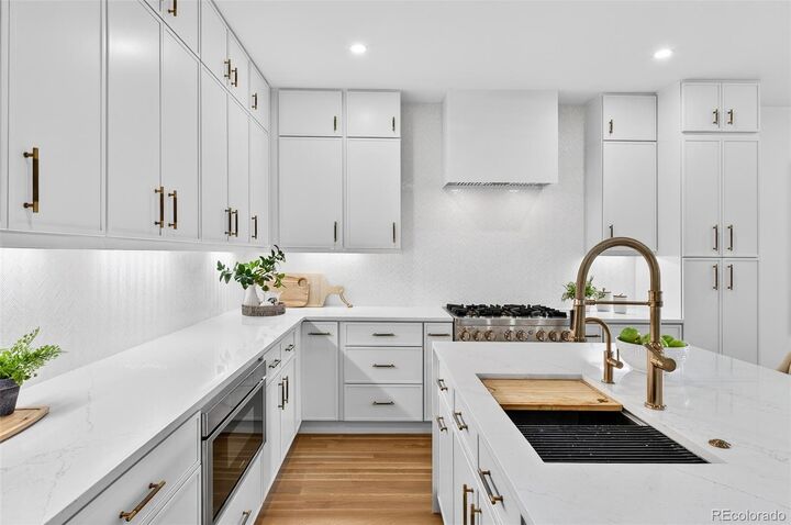 Property Photo:  2552 E Alameda Avenue 104  CO 80209 