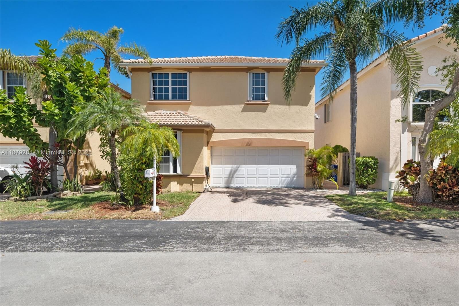 Property Photo:  1251 Johnson Ct  FL 33019 