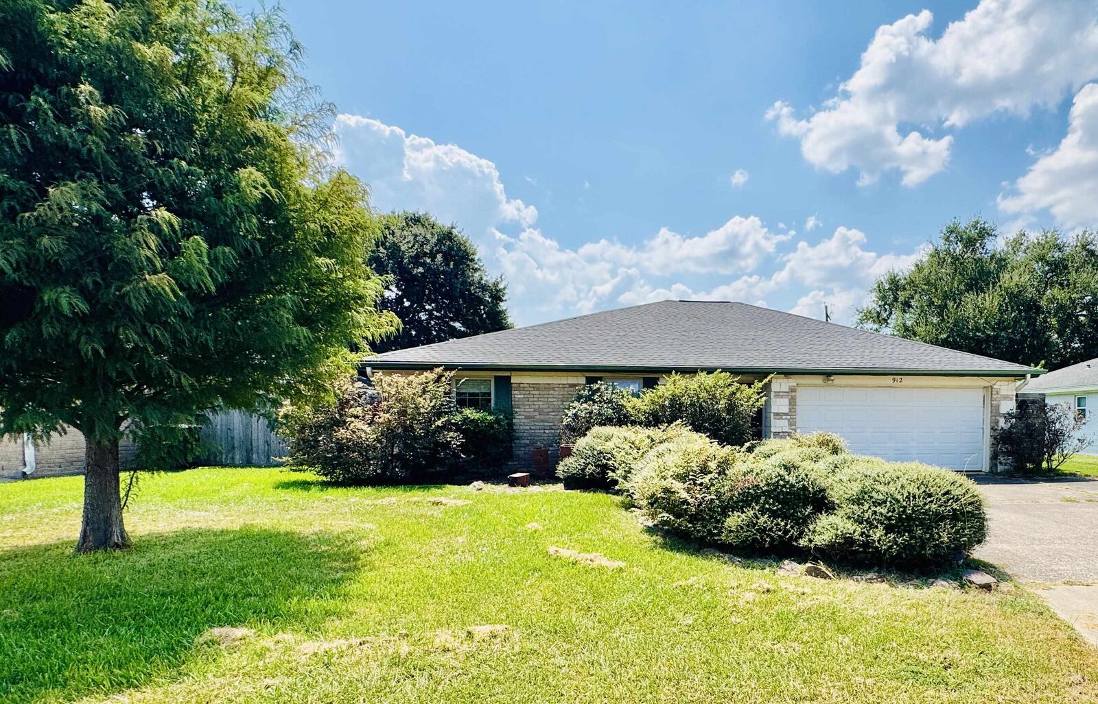 Property Photo:  912 S 21st  TX 77627 
