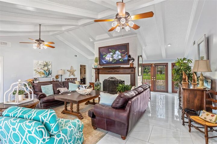 Property Photo: 9 River Lane LA 70605