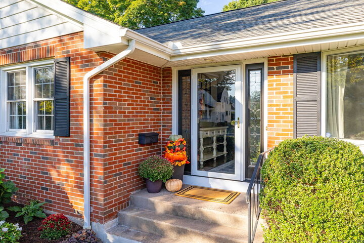 Property Photo:  166 McKee Street  CT 06040 