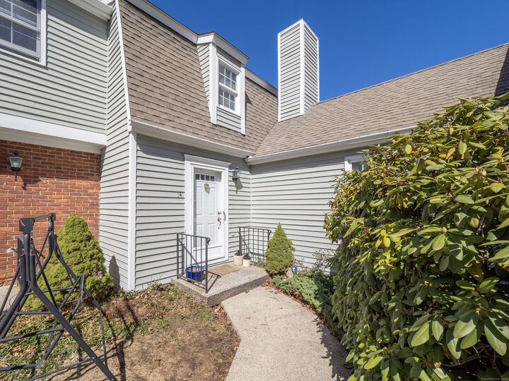 Property Photo:  19 Prospect Ridge Apt 14  CT 06877 