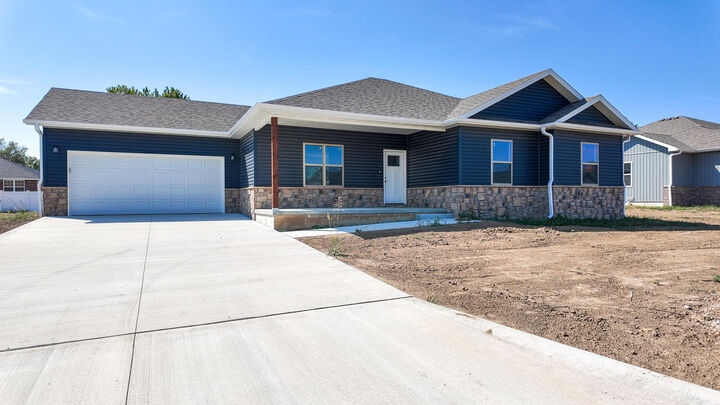 Property Photo:  720 E Vivian Street  MO 65613 