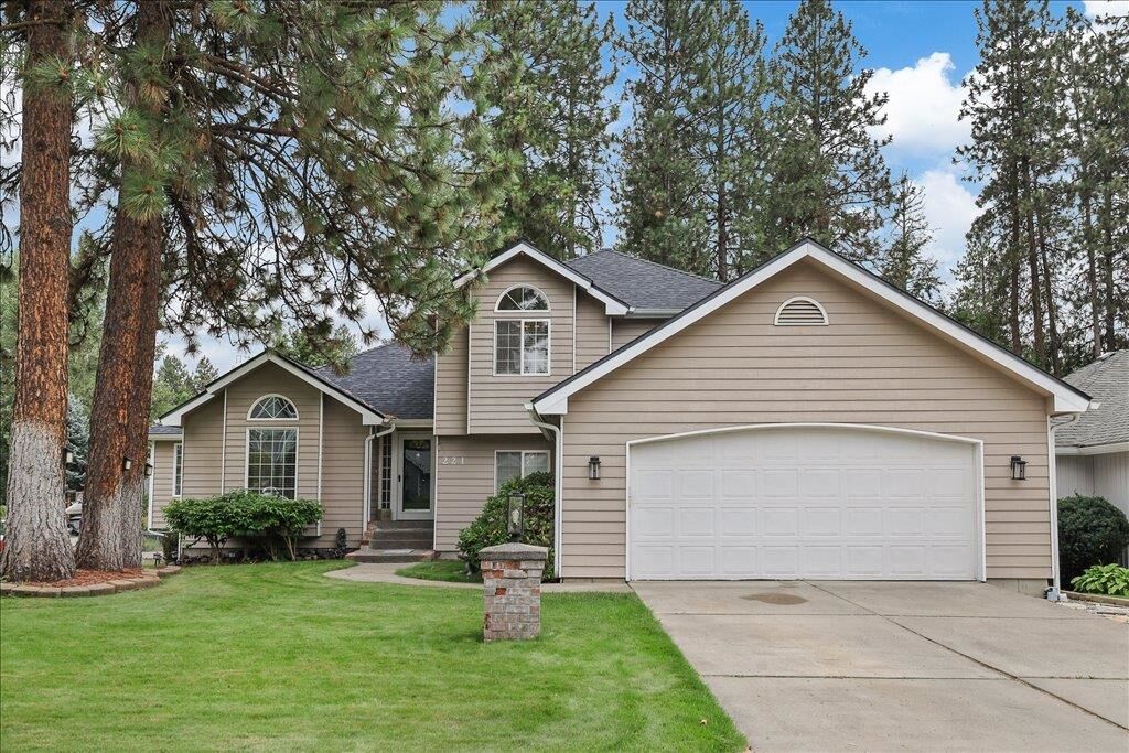Property Photo:  221 W Falcon Ave  WA 99218 
