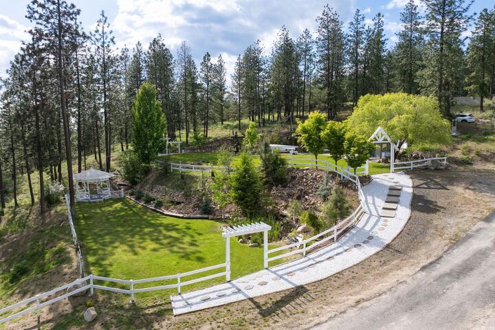 Property Photo:  5475 Peggy Way  WA 99006 