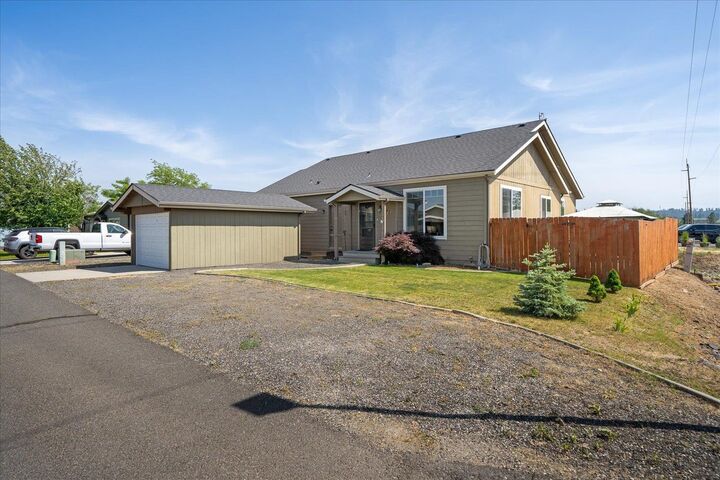 Property Photo: 10510 W Richland #94 Ln WA 99004