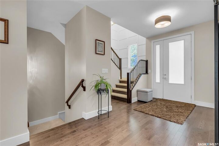 Property Photo:  522B 6th Street E  SK S7H 1C1 
