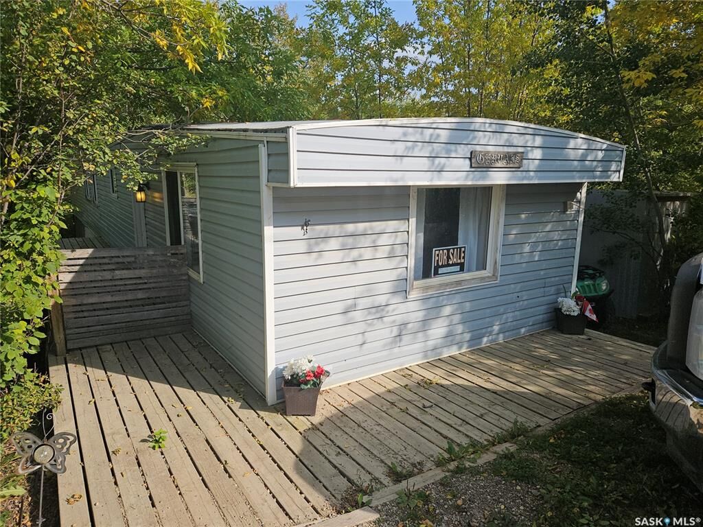 Property Photo:  189 9th Street  SK S0C 0R0 