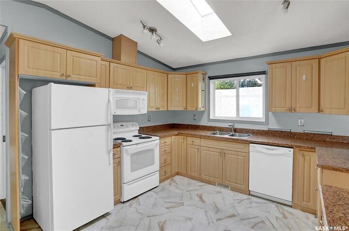 Property Photo:  1455 9th Avenue NE F2  SK S6J 1C6 