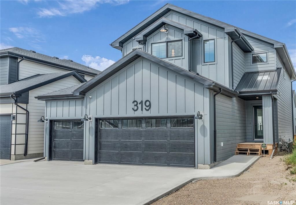 Property Photo:  319 Dziadyk Bend  SK S7V 1M5 
