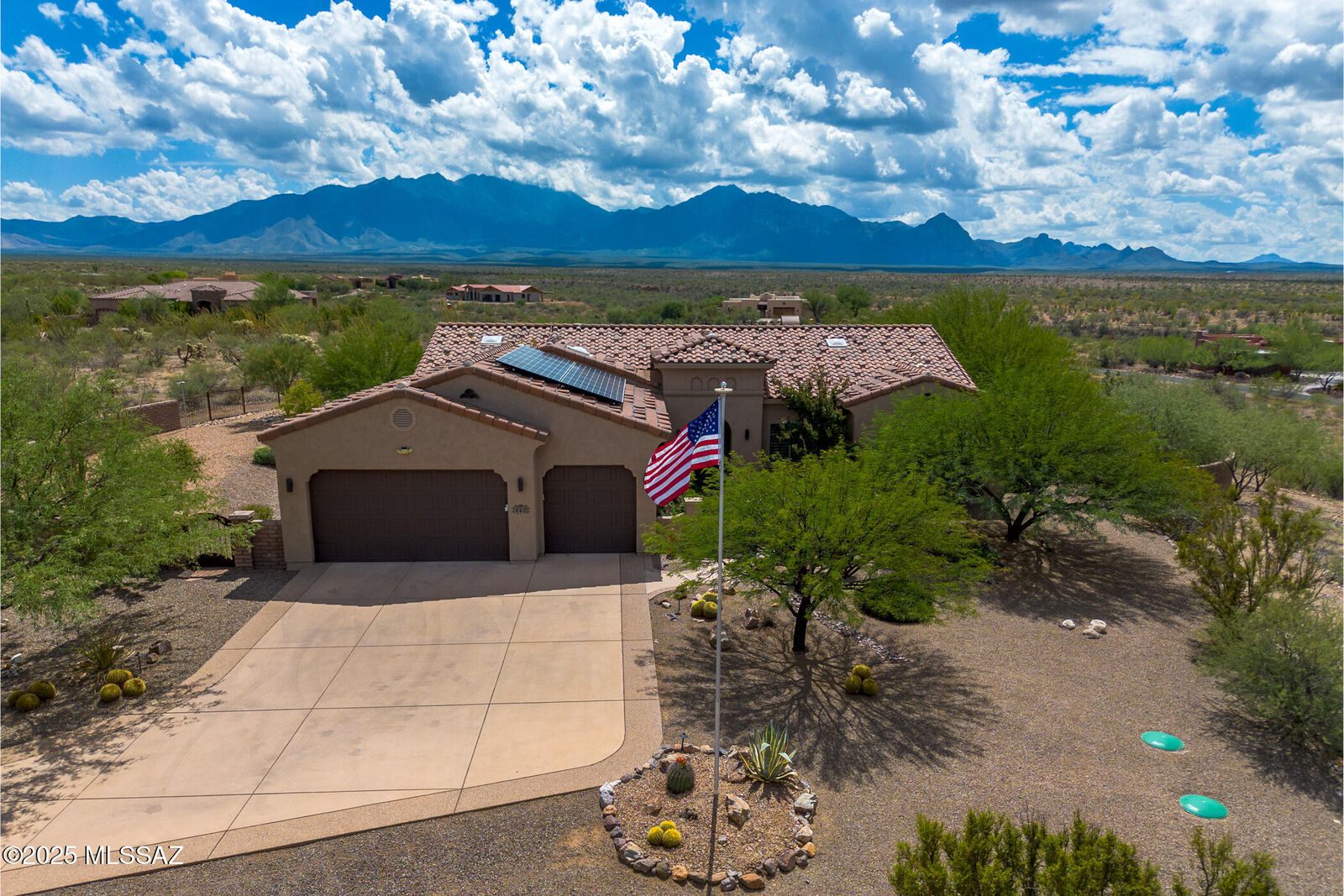 Property Photo:  362 E Corte Artura Azul  AZ 85614 