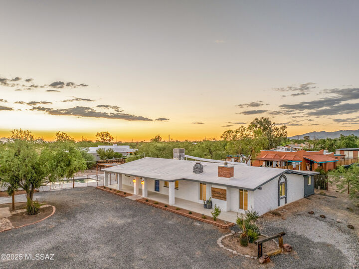 Property Photo:  10501 N Camino Central  AZ 85742 