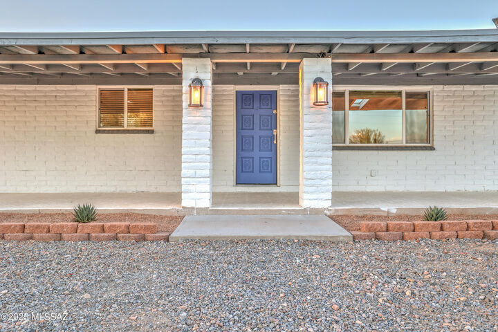 Property Photo: 10501 N Camino Central AZ 85742