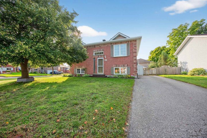 Property Photo:  640 Wayne Crescent  ON L4R 5E1 