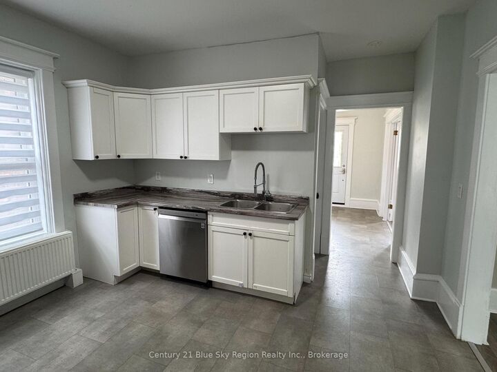Property Photo:  136 Second Avenue E  ON P1B 1L2 