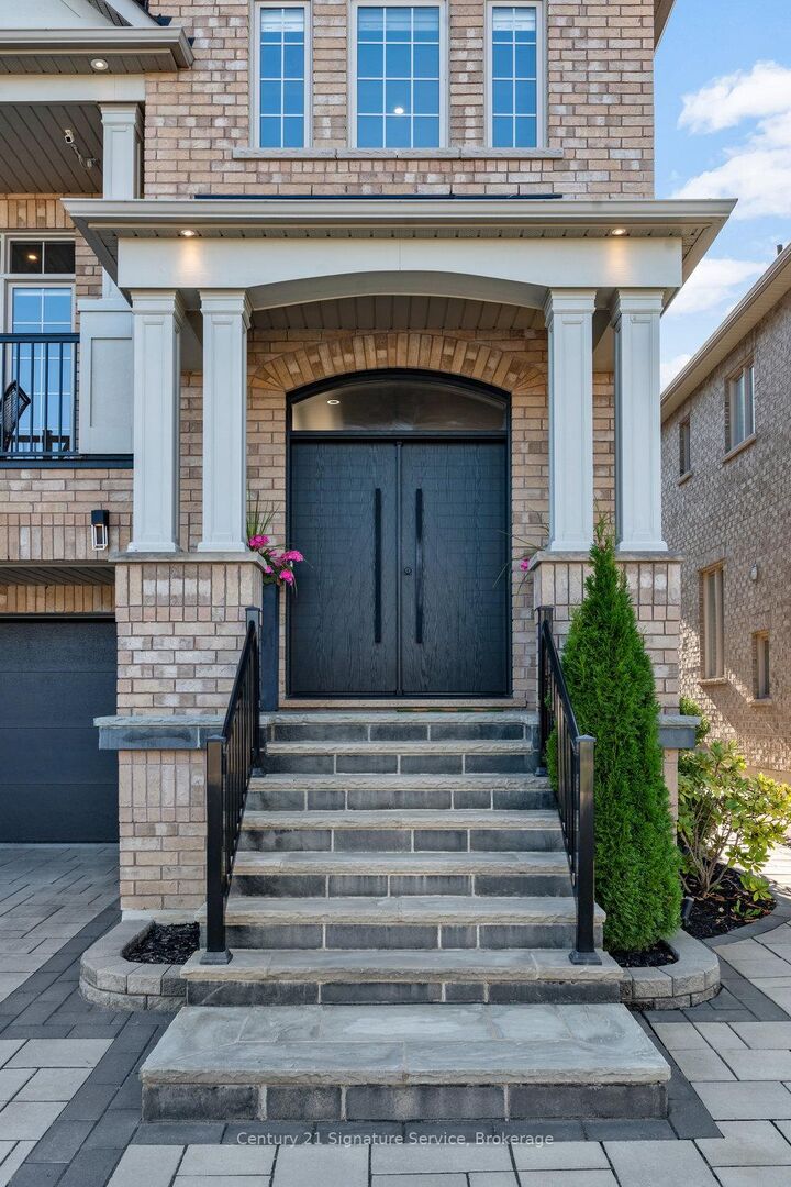Property Photo:  68 Greendale Avenue  ON L4A 0S2 