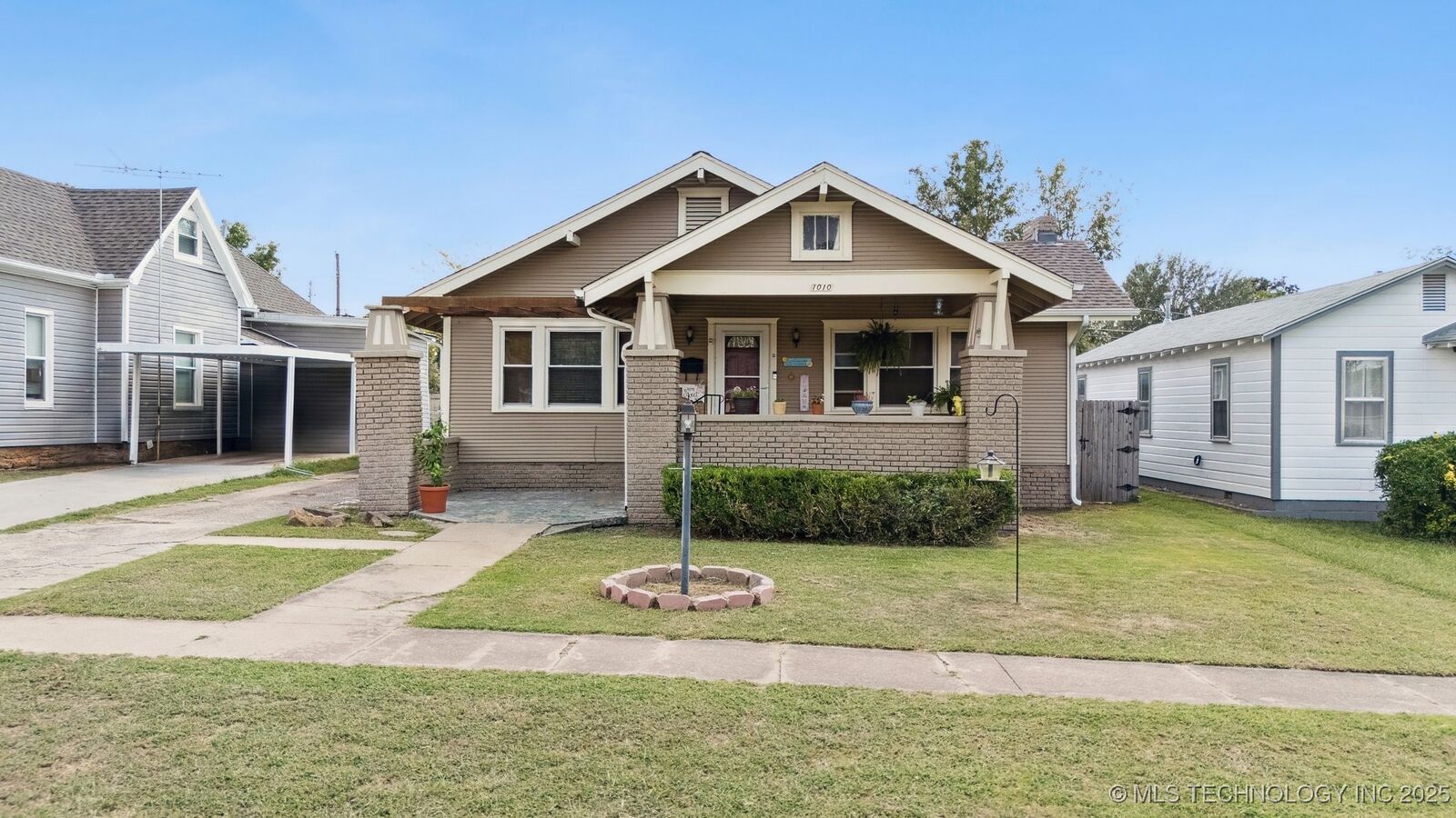 Property Photo:  1010 E Thompson Avenue  OK 74066 