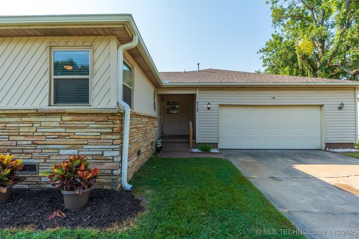 Property Photo:  713 E Fort Worth Street  OK 74012 