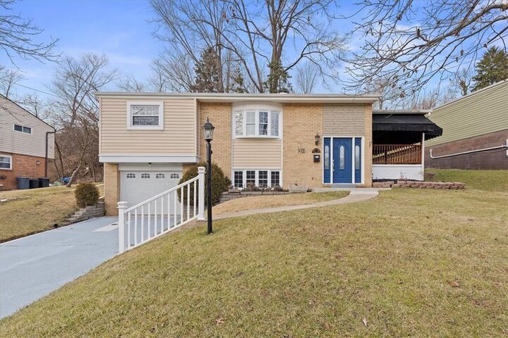 448 Temona Dr  Pleasant Hills PA 15236 photo