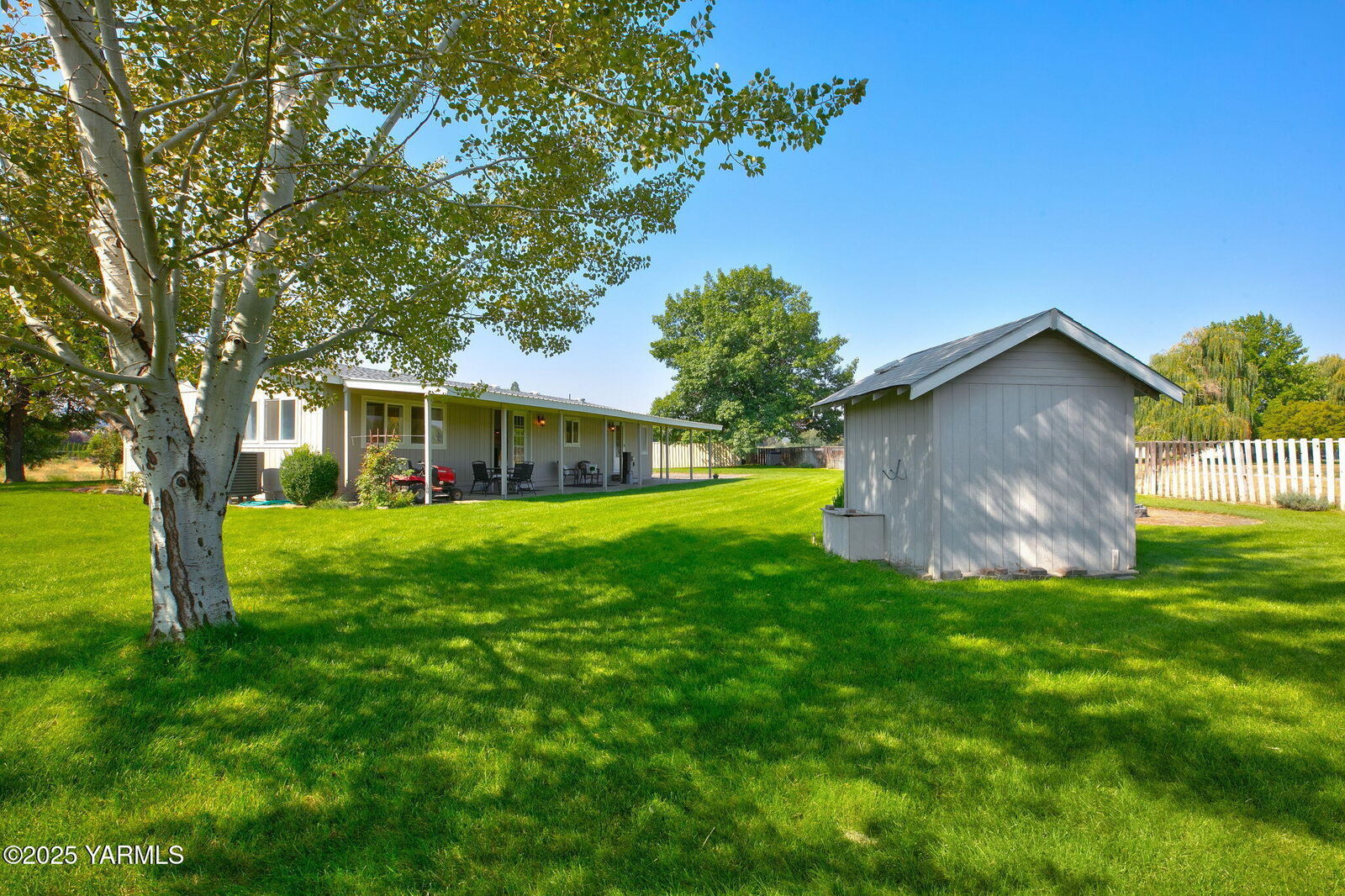 Property Photo:  2561 Mapleway Rd  WA 98908 
