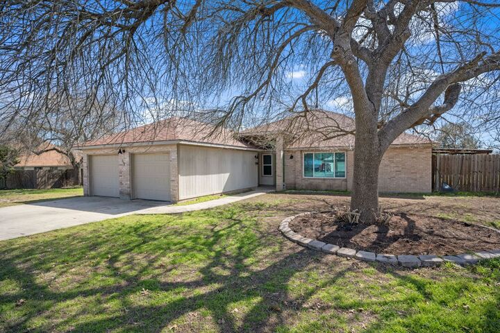 Property Photo: 112 River Hills Avenue TX 78666