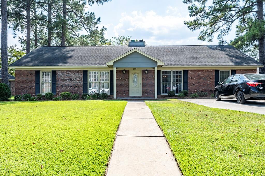 Property Photo:  2304 Tuxedo Lane  GA 31701 