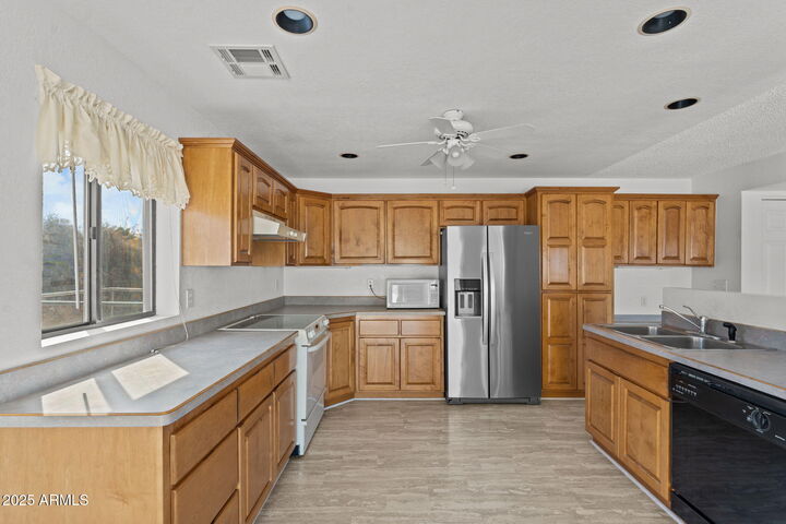 Property Photo:  1660 Vista Drive  AZ 85390 