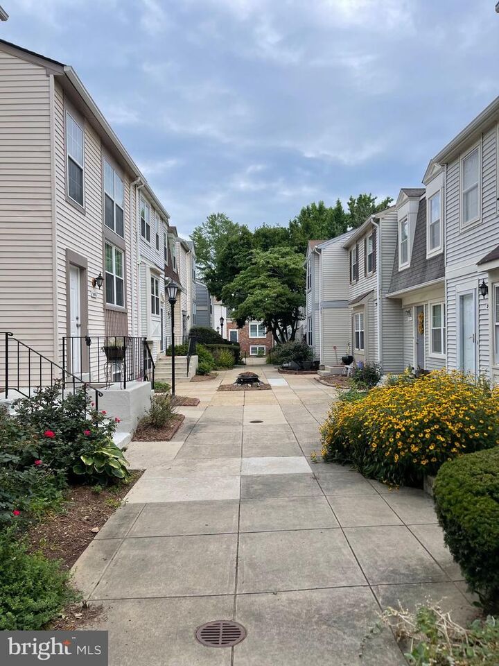 5918 Annaberg Place 203  Burke VA 22015 photo