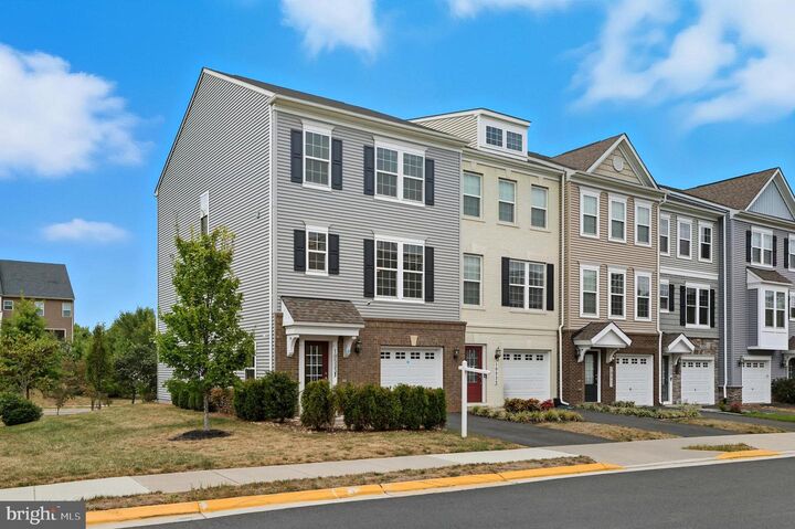 Property Photo:  10523 Hinton Way  VA 20112 